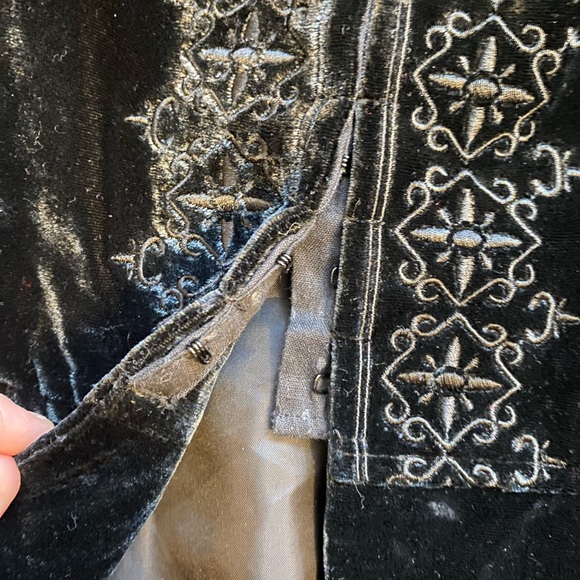 Le Chateau Black Embroidered Women's Napoleon Style Blazer - Picture 8 of 14